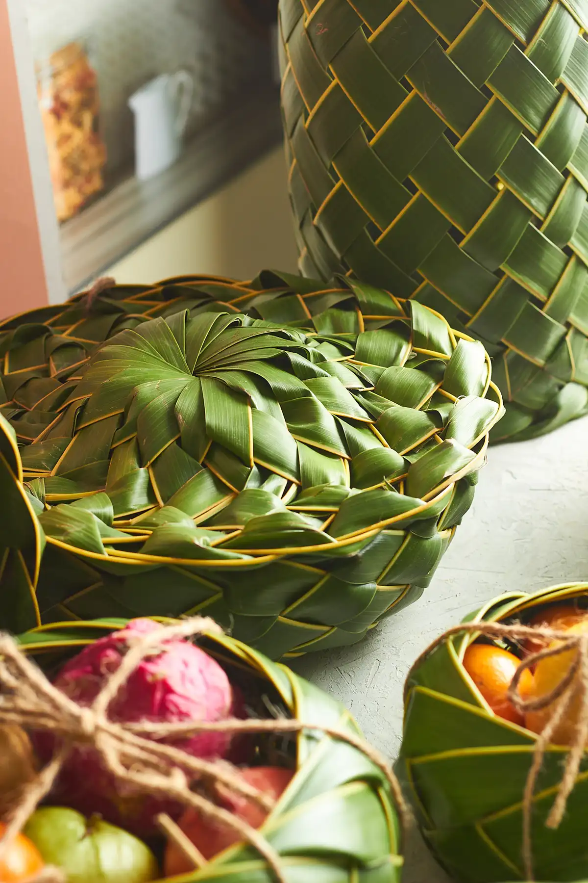 Round Woven Leaf Basket with lid 3 Round Woven Leaf Basket with lid - Image 3