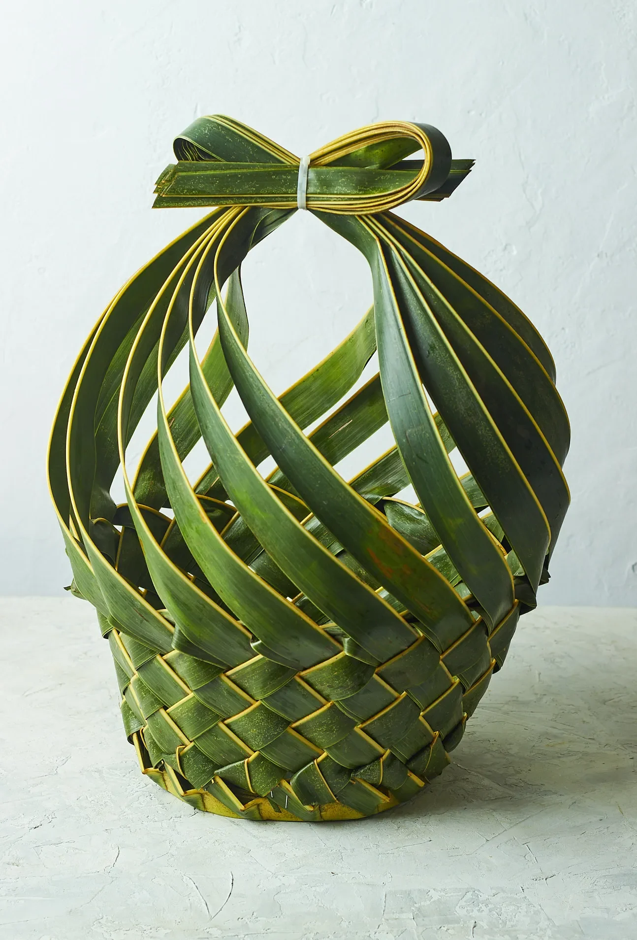 Bow Woven Leaf Basket